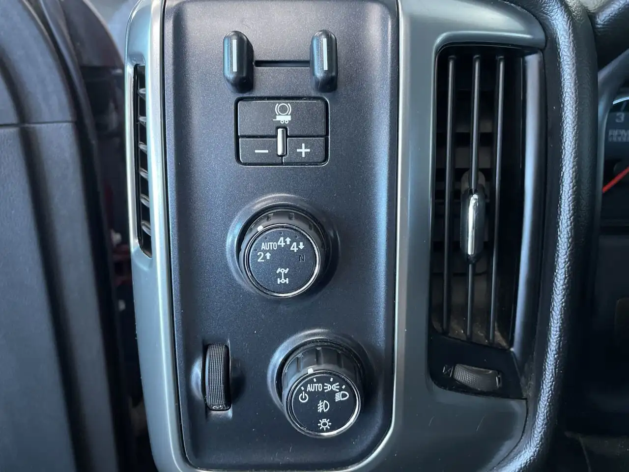Chevrolet Silverado 1500 photo Chevrolet Silverado 1500