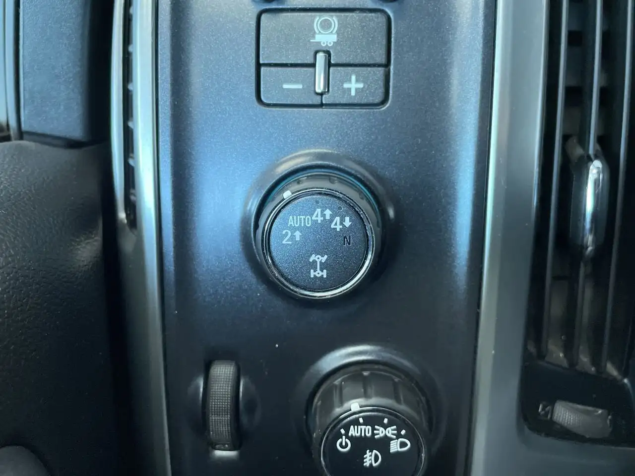 Chevrolet Silverado 1500 photo Chevrolet Silverado 1500