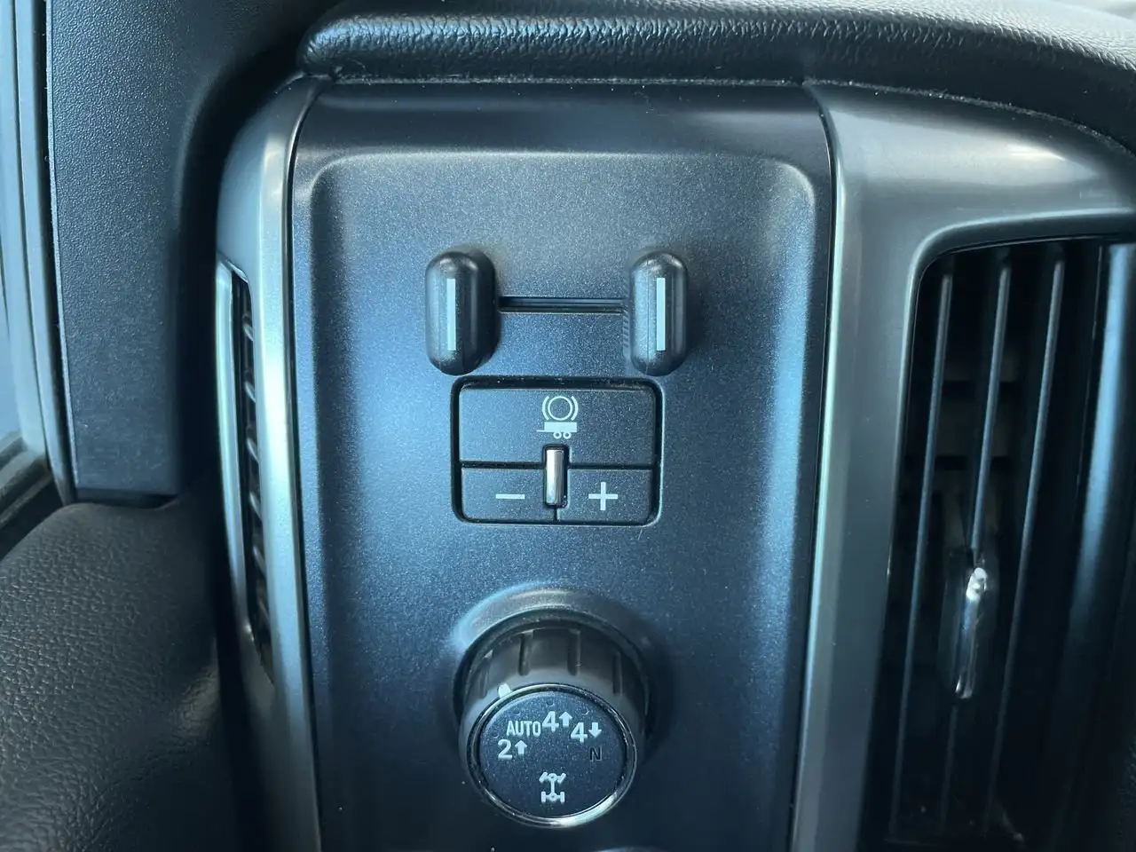 Chevrolet Silverado 1500 photo Chevrolet Silverado 1500