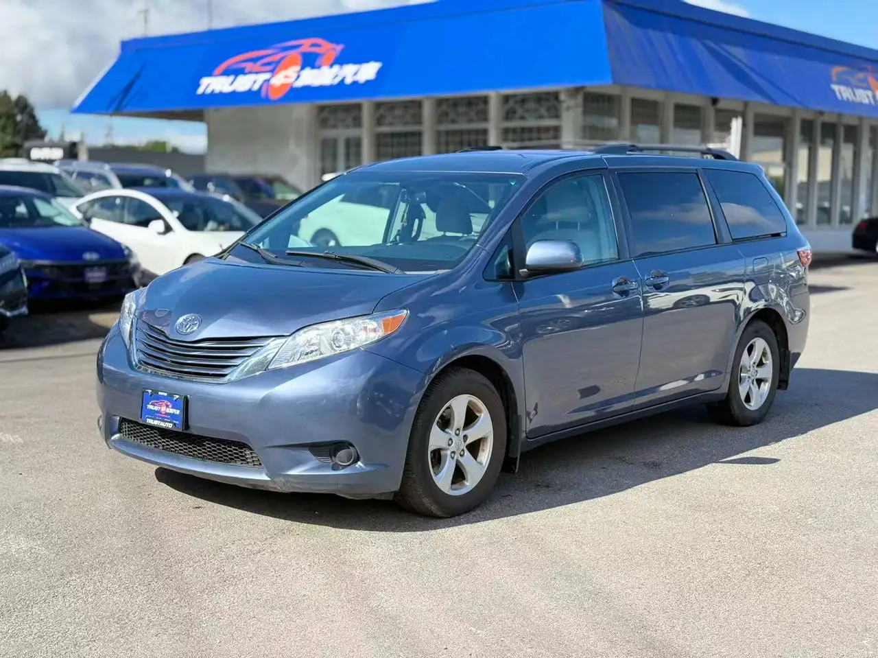 Toyota Sienna снимка Toyota Sienna