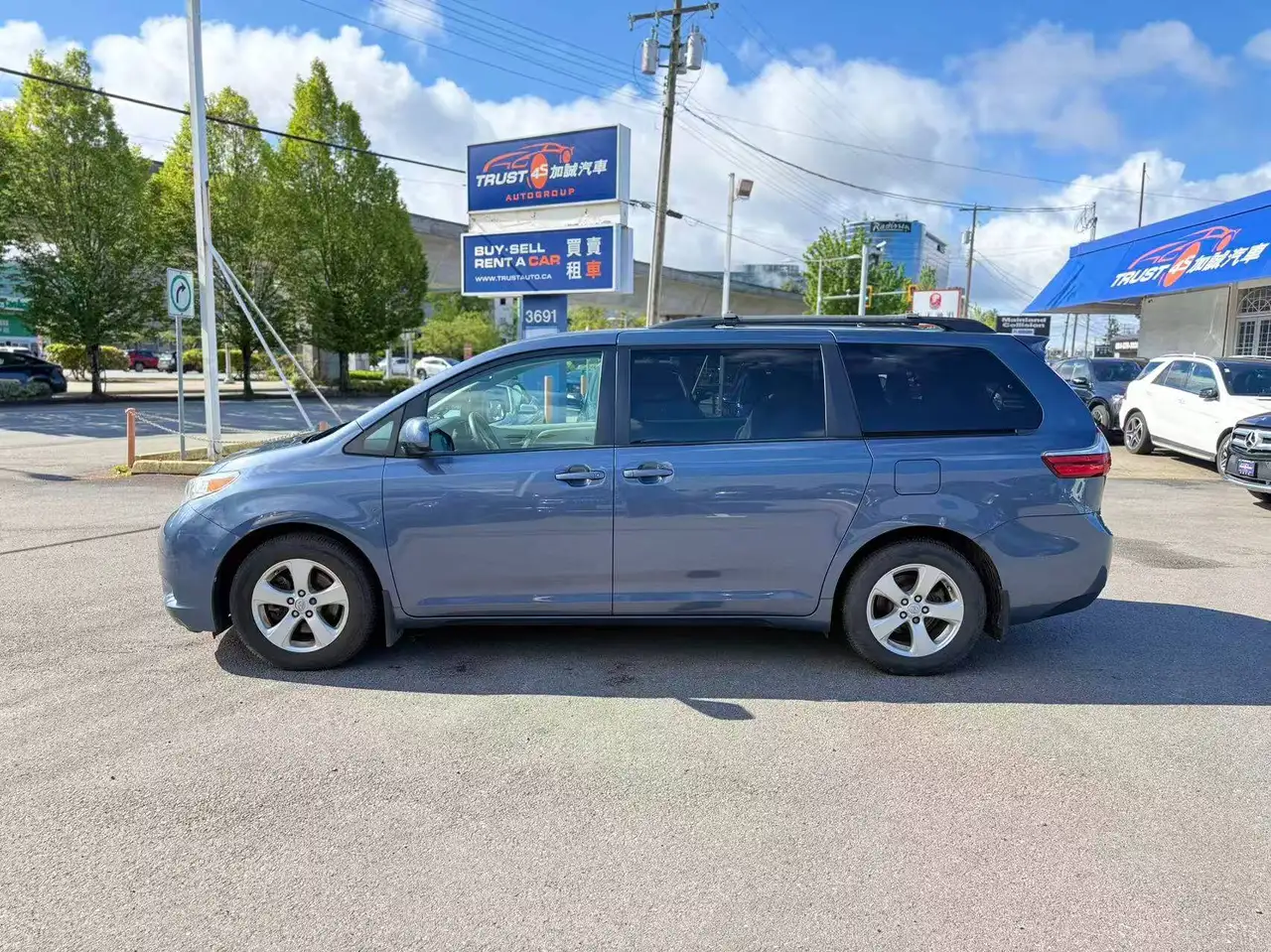Toyota Sienna снимка Toyota Sienna