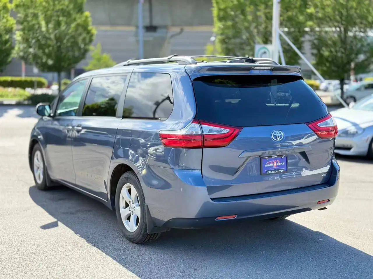 Toyota Sienna снимка Toyota Sienna