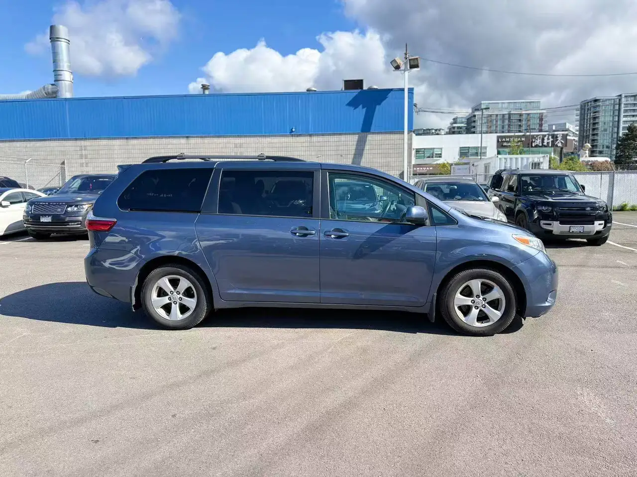 Toyota Sienna снимка Toyota Sienna