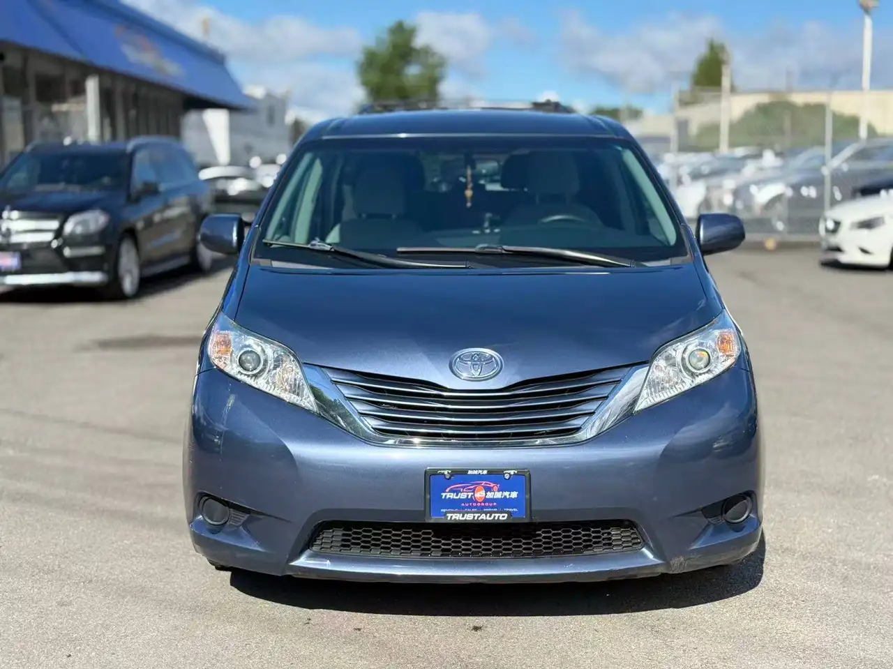Toyota Sienna снимка Toyota Sienna