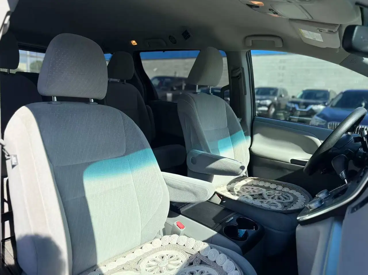 Toyota Sienna снимка Toyota Sienna
