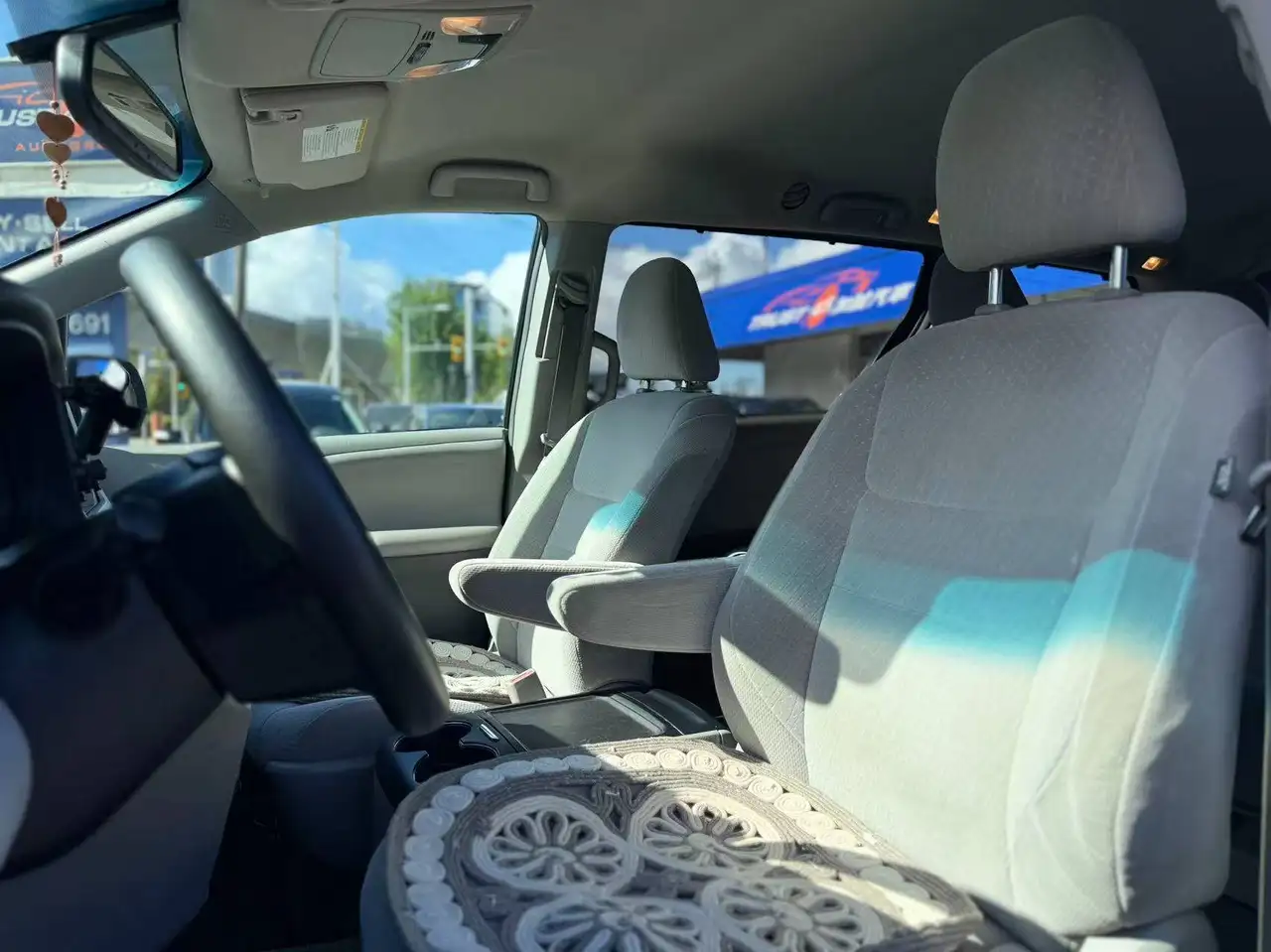 Toyota Sienna снимка Toyota Sienna