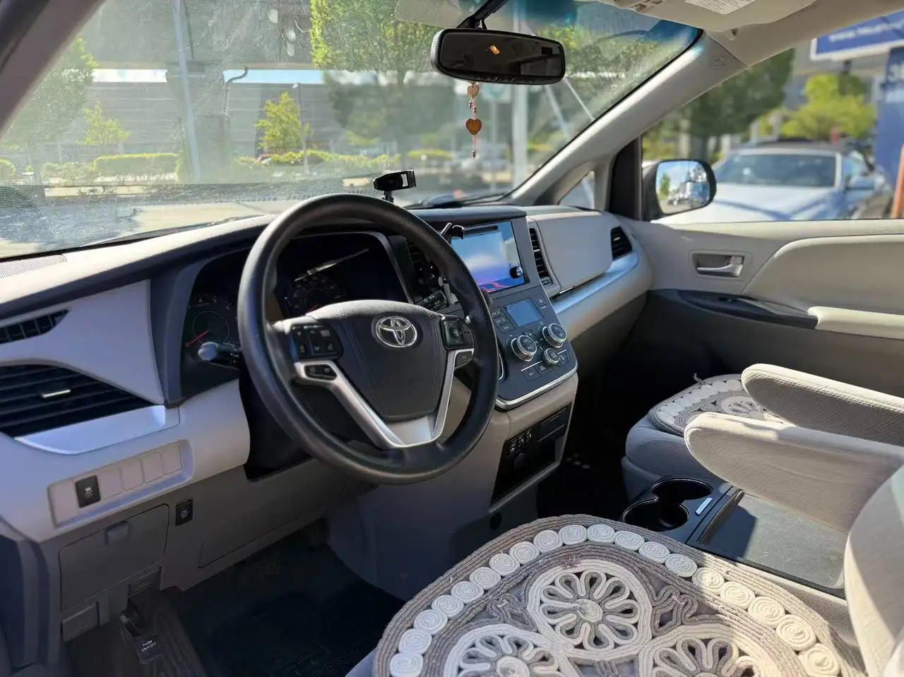 Toyota Sienna снимка Toyota Sienna
