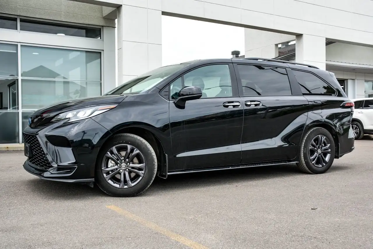 Toyota Sienna снимка Toyota Sienna