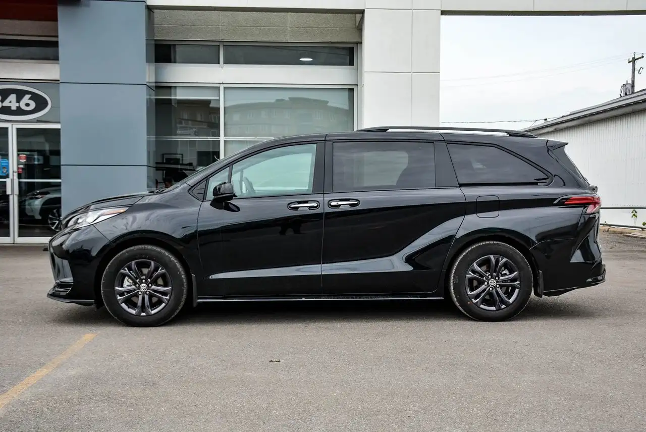 Toyota Sienna снимка Toyota Sienna