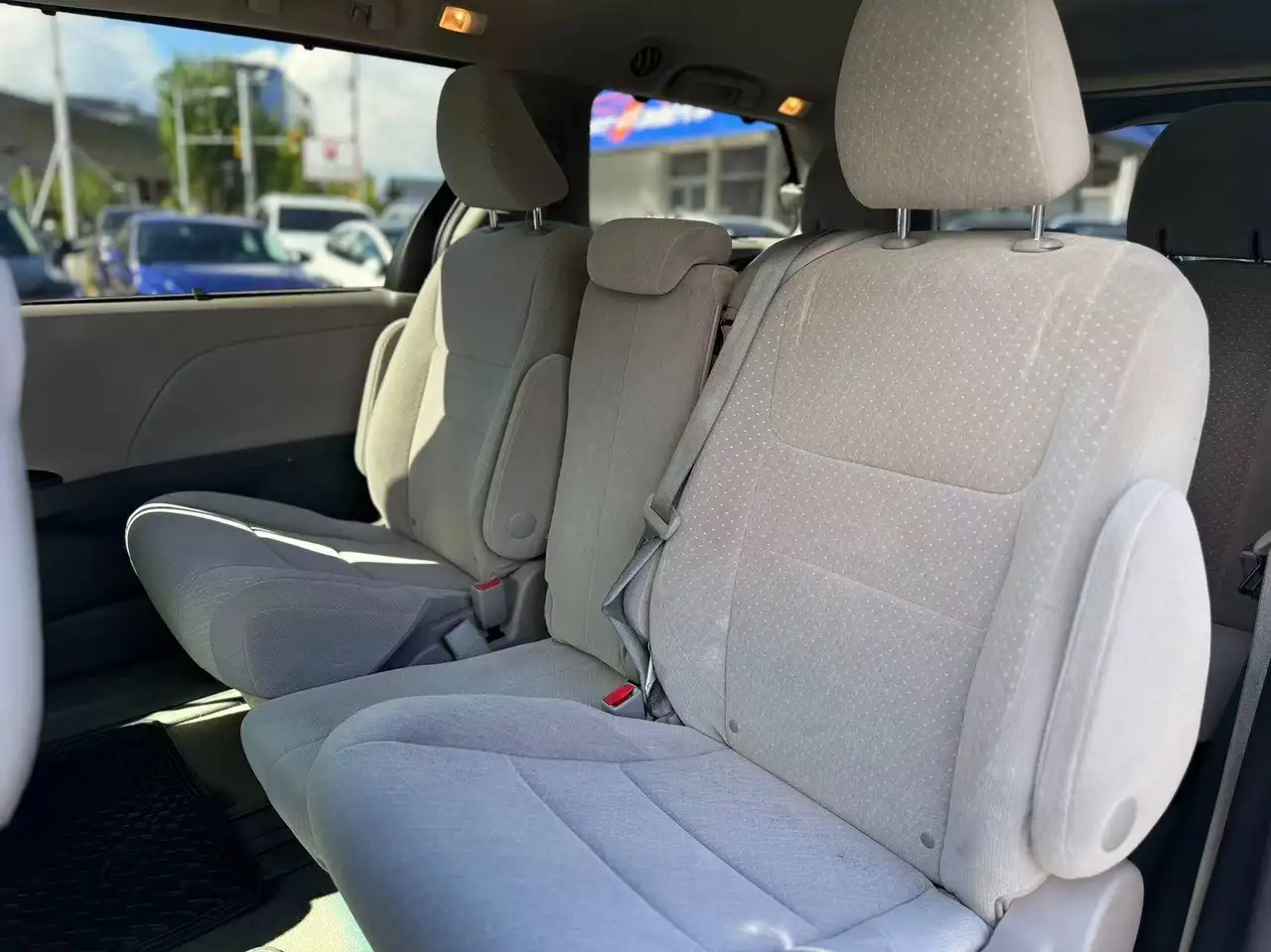 Toyota Sienna снимка Toyota Sienna