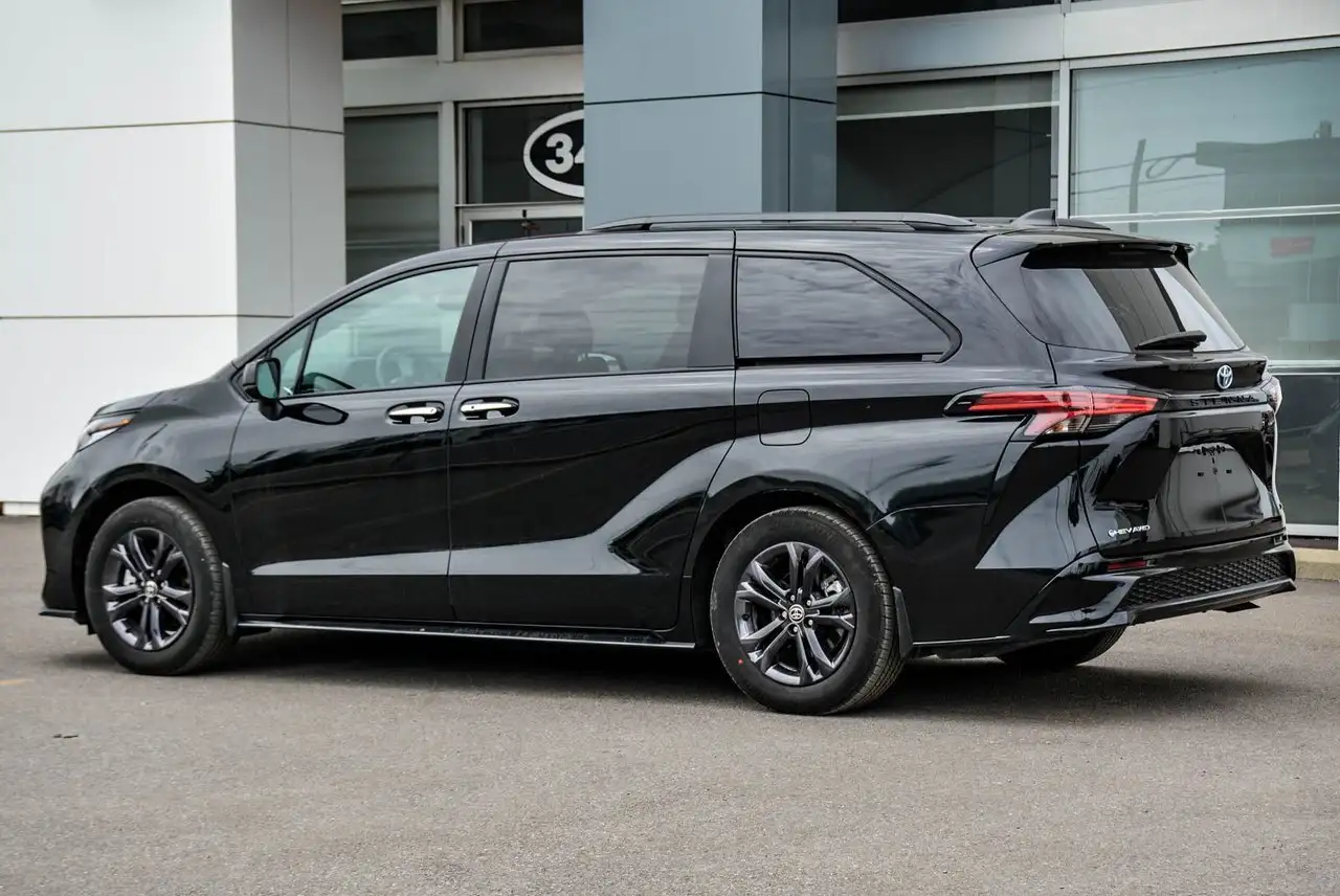Toyota Sienna снимка Toyota Sienna