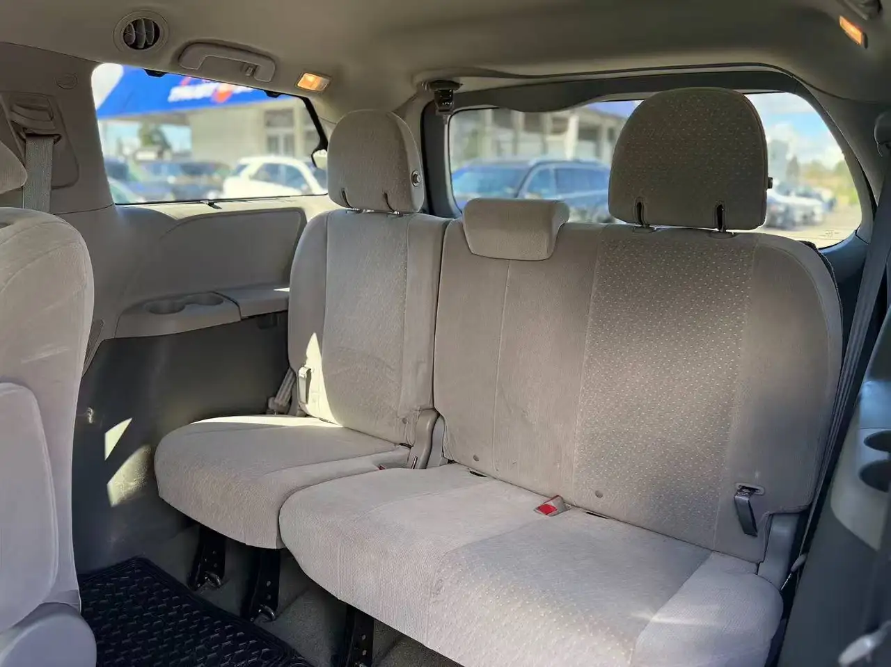 Toyota Sienna снимка Toyota Sienna