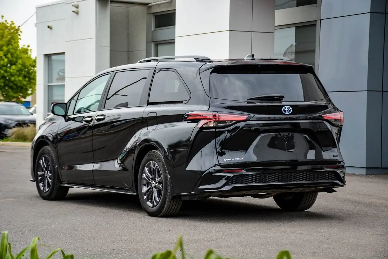 Toyota Sienna снимка Toyota Sienna