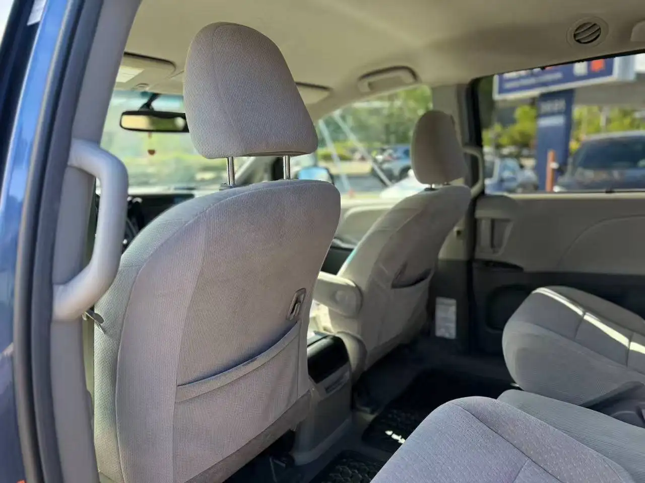 Toyota Sienna снимка Toyota Sienna