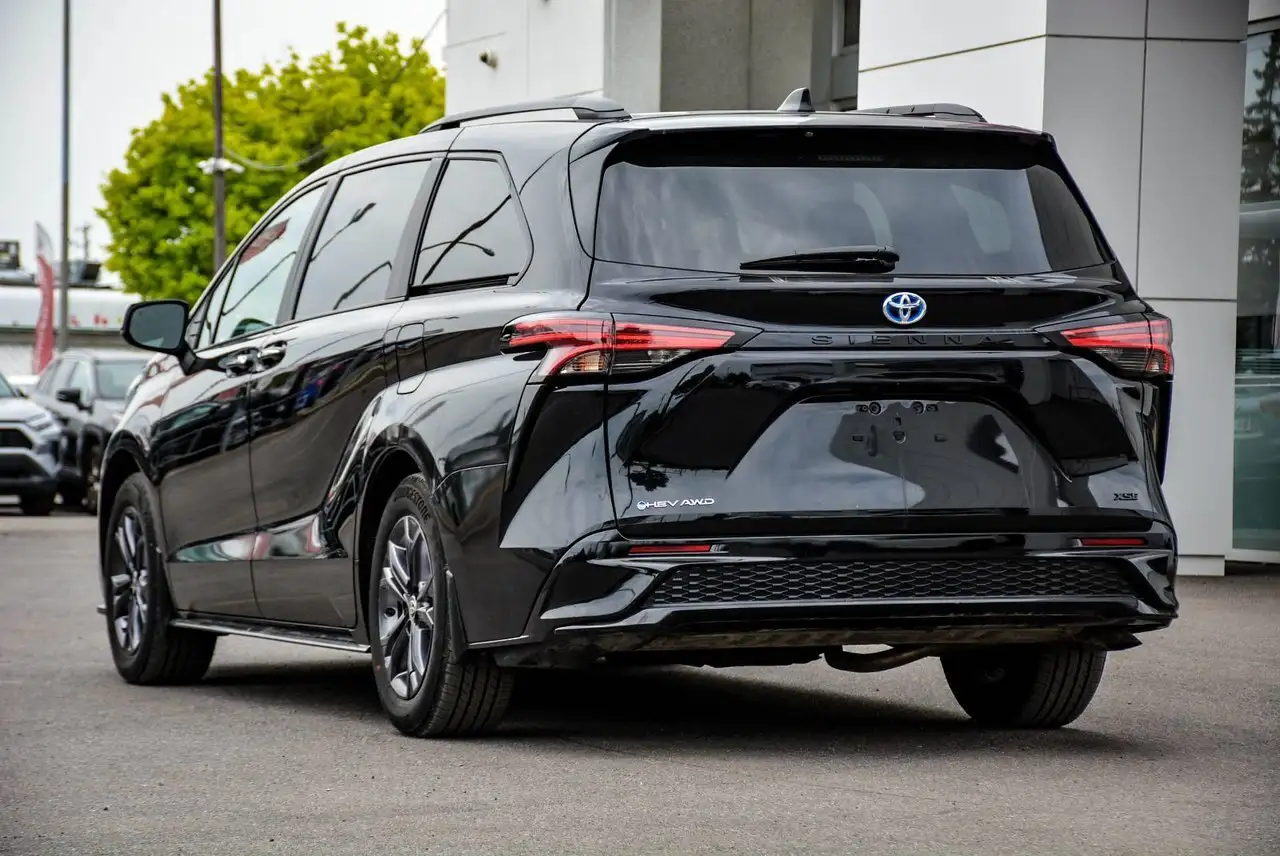 Toyota Sienna снимка Toyota Sienna