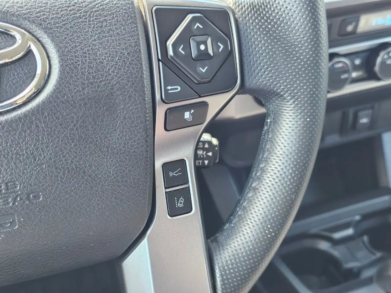 Toyota Tacoma снимка Toyota Tacoma