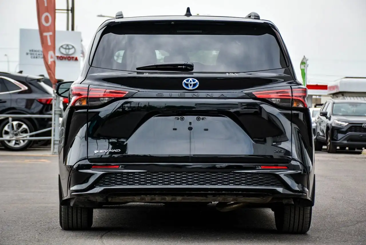 Toyota Sienna снимка Toyota Sienna
