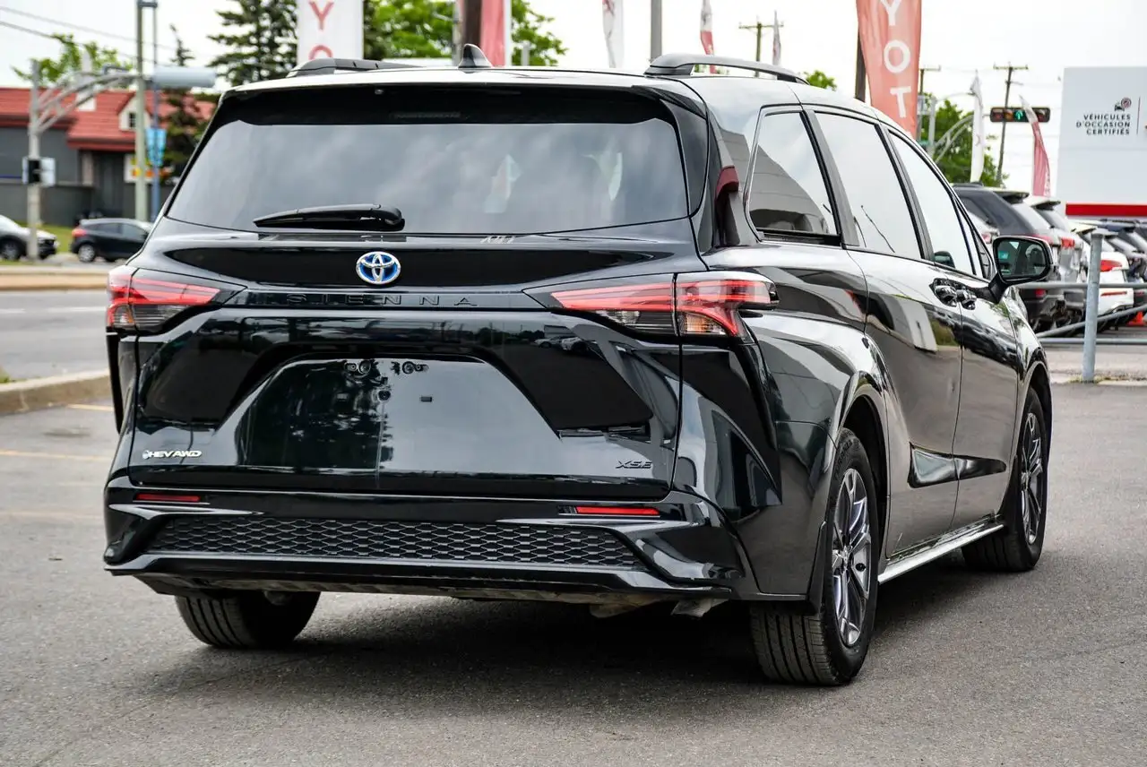 Toyota Sienna снимка Toyota Sienna