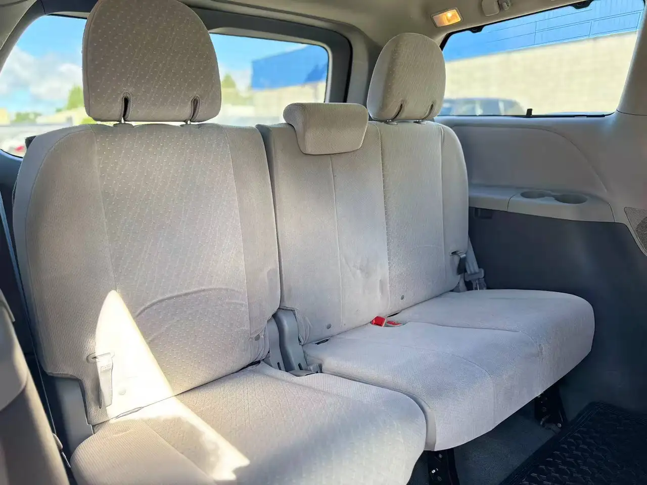 Toyota Sienna снимка Toyota Sienna