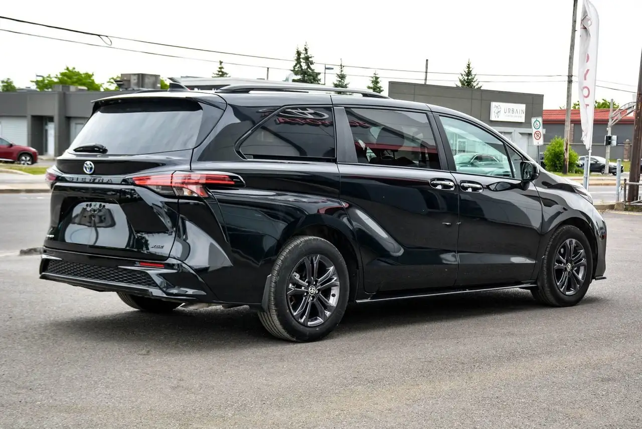Toyota Sienna снимка Toyota Sienna