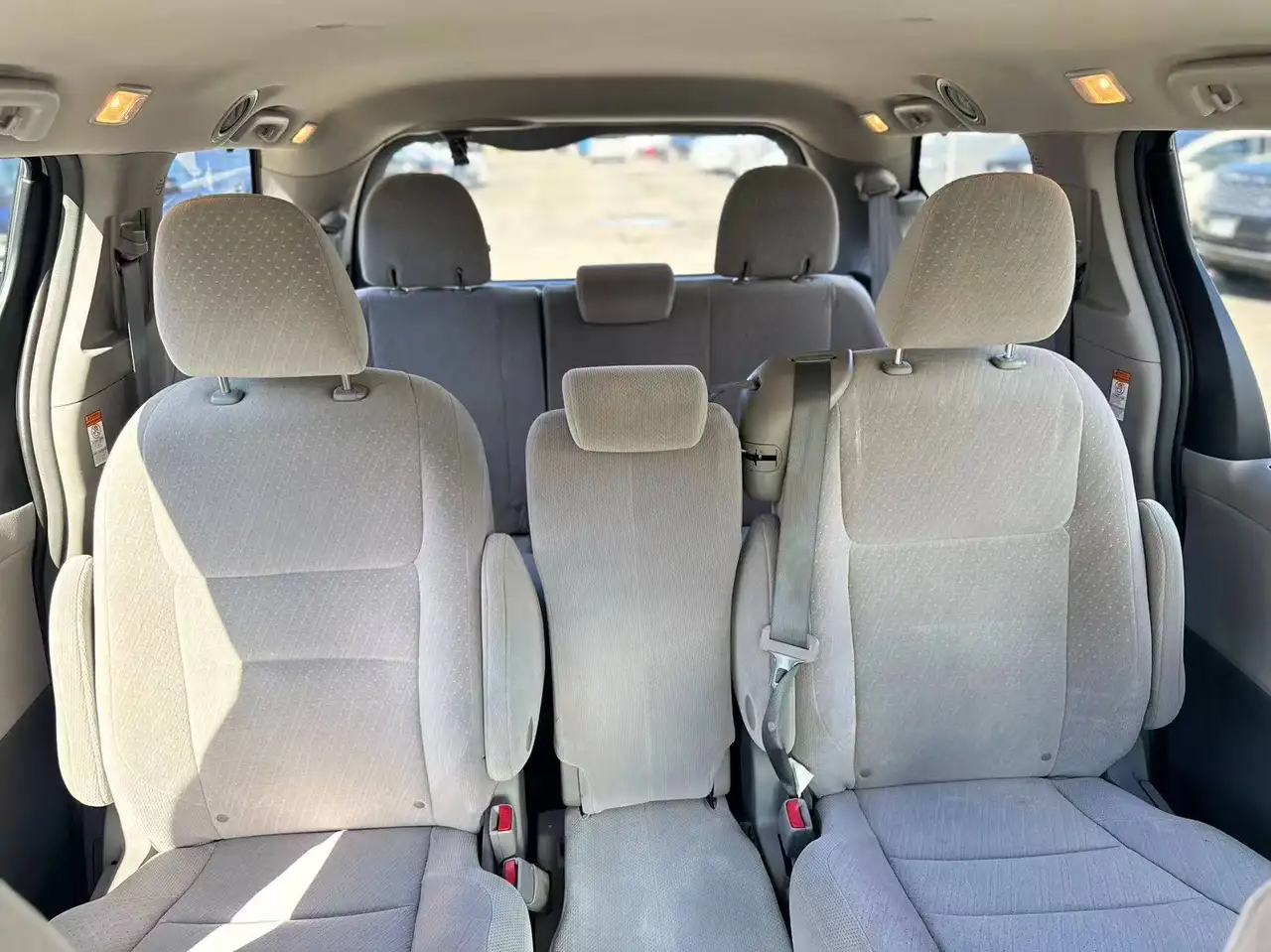 Toyota Sienna снимка Toyota Sienna