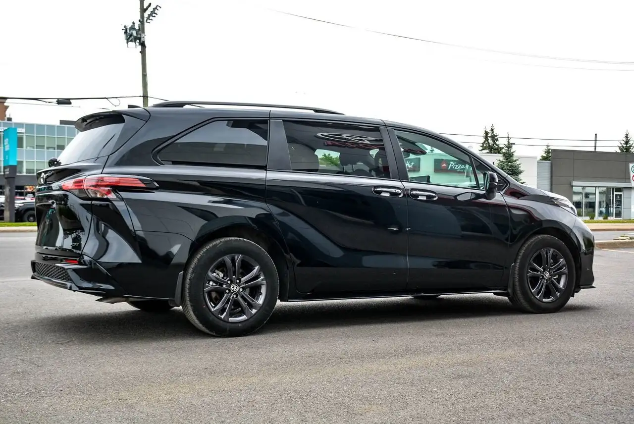 Toyota Sienna снимка Toyota Sienna