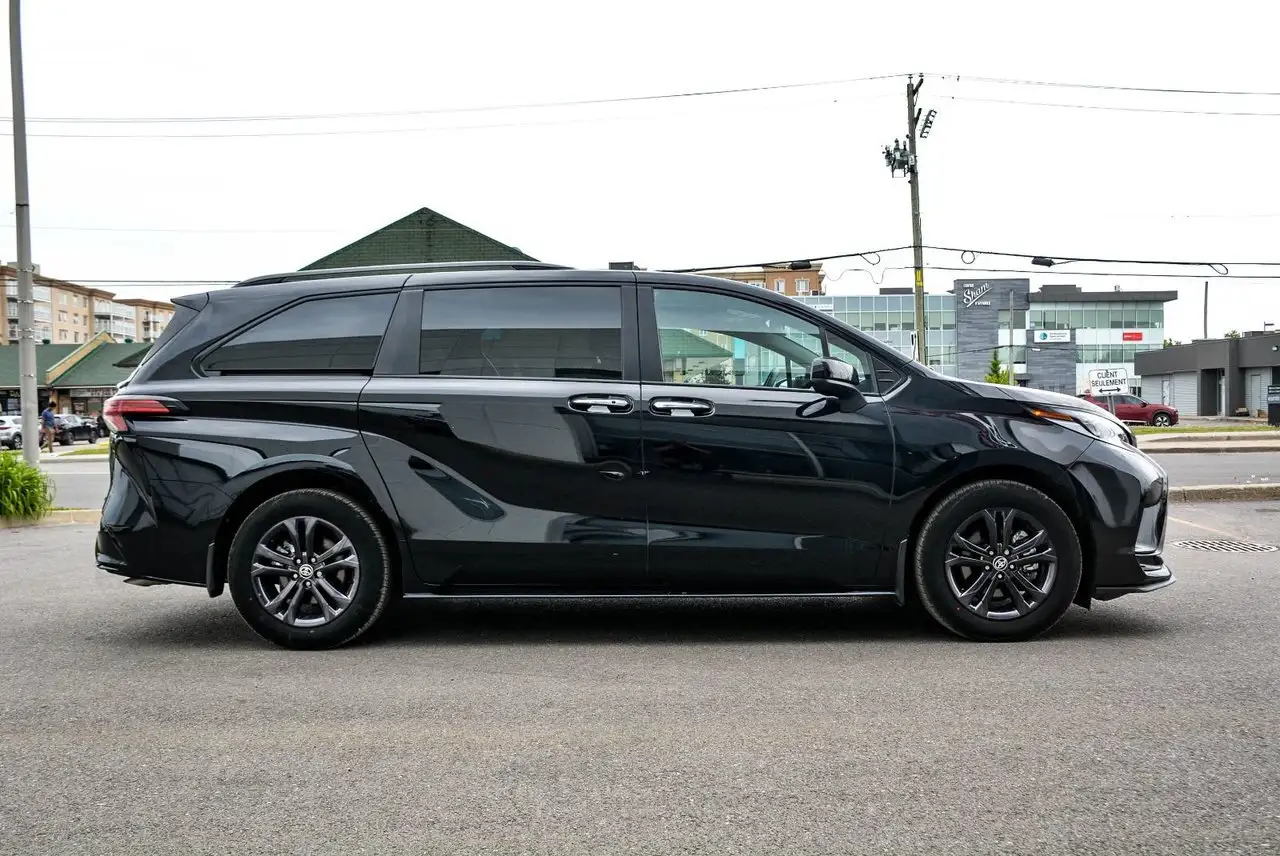 Toyota Sienna снимка Toyota Sienna