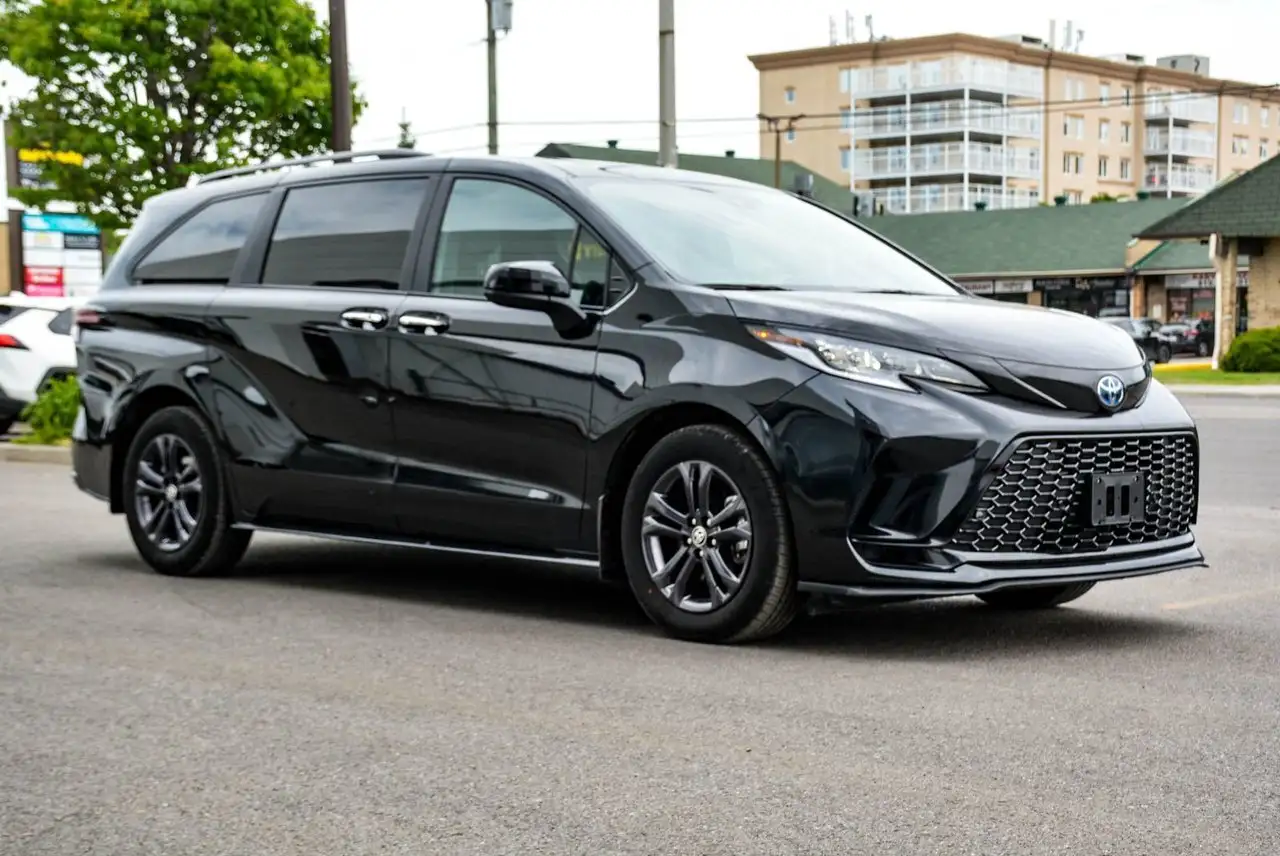 Toyota Sienna снимка Toyota Sienna