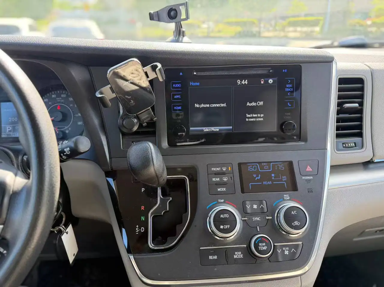 Toyota Sienna снимка Toyota Sienna