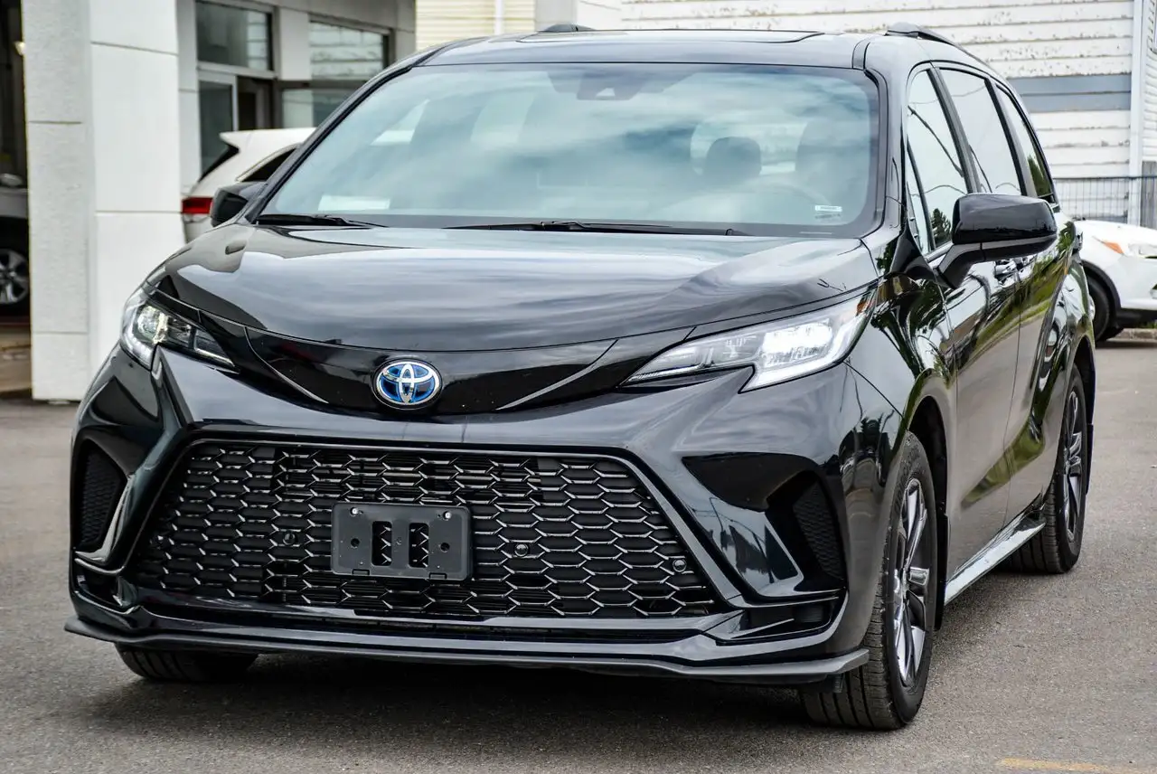 Toyota Sienna снимка Toyota Sienna