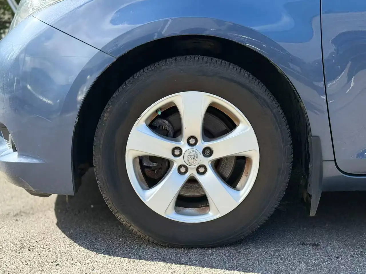 Toyota Sienna снимка Toyota Sienna