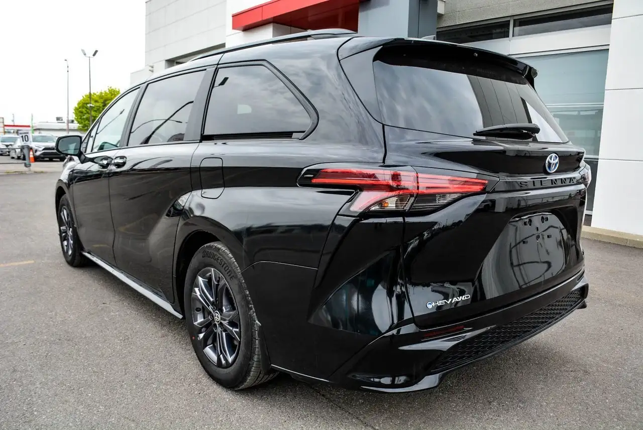 Toyota Sienna снимка Toyota Sienna
