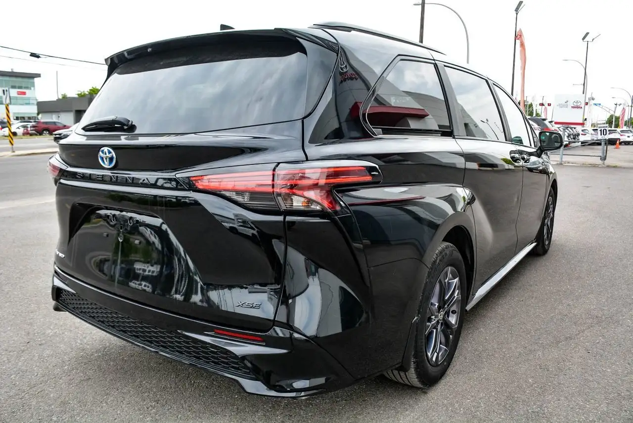 Toyota Sienna снимка Toyota Sienna