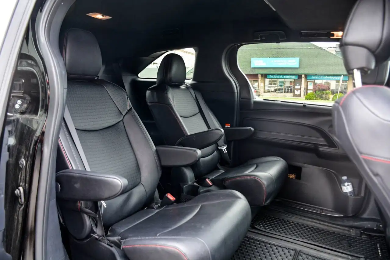 Toyota Sienna снимка Toyota Sienna
