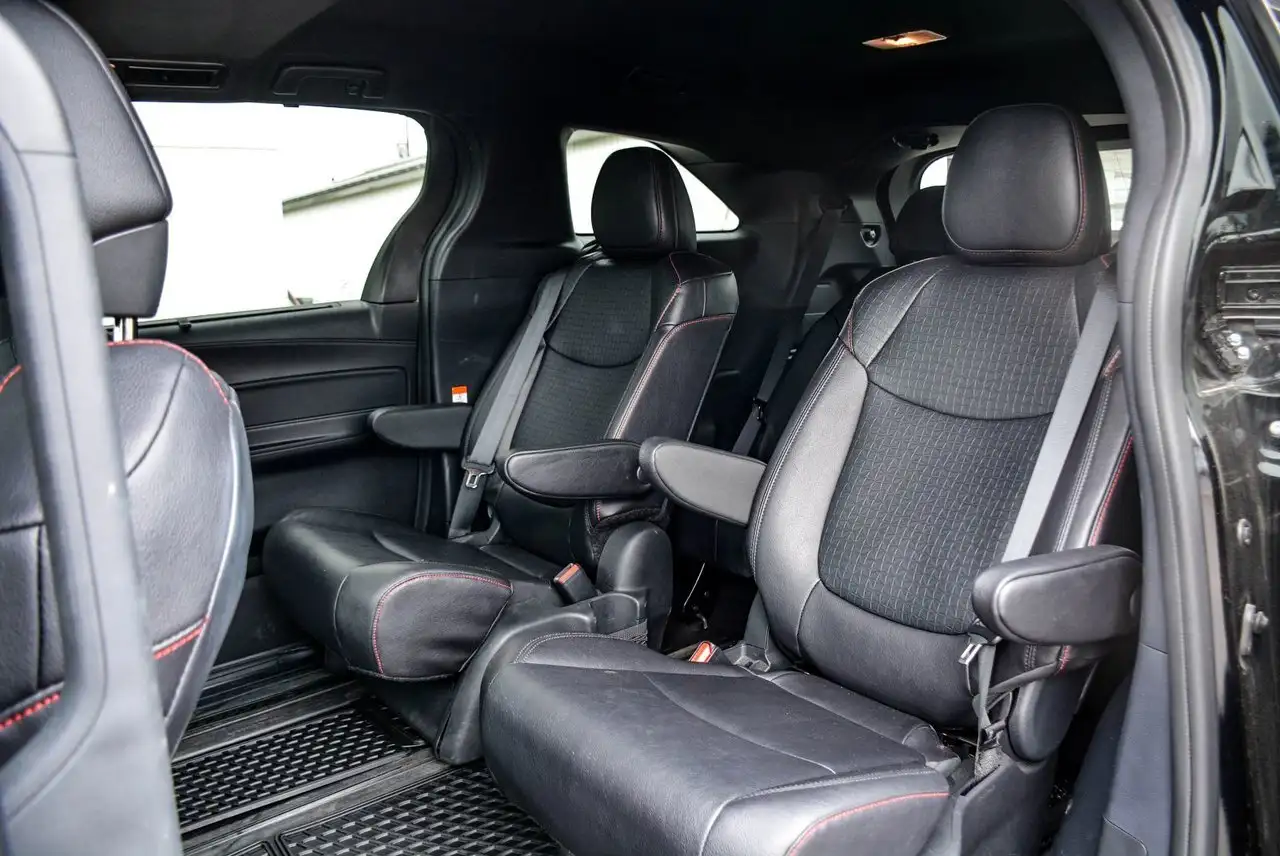 Toyota Sienna снимка Toyota Sienna