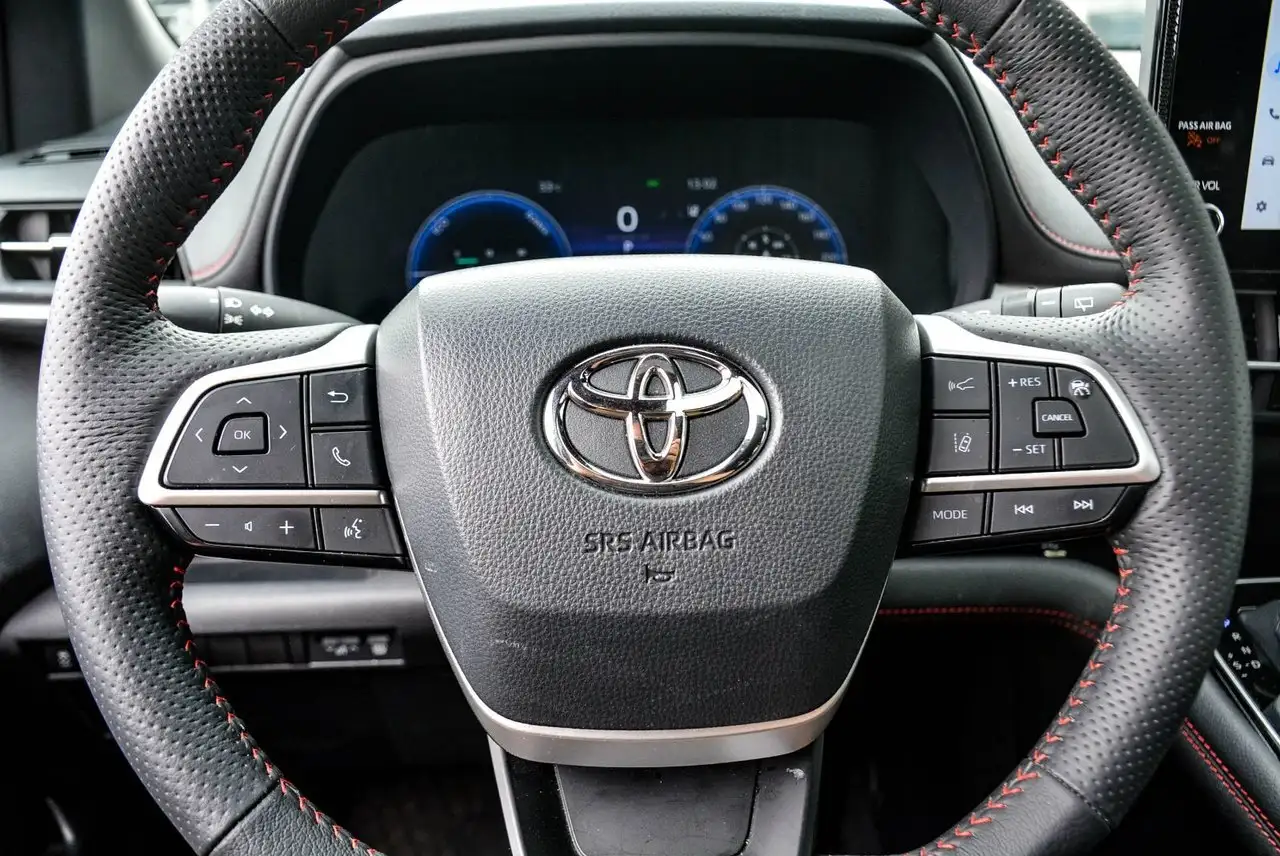 Toyota Sienna снимка Toyota Sienna