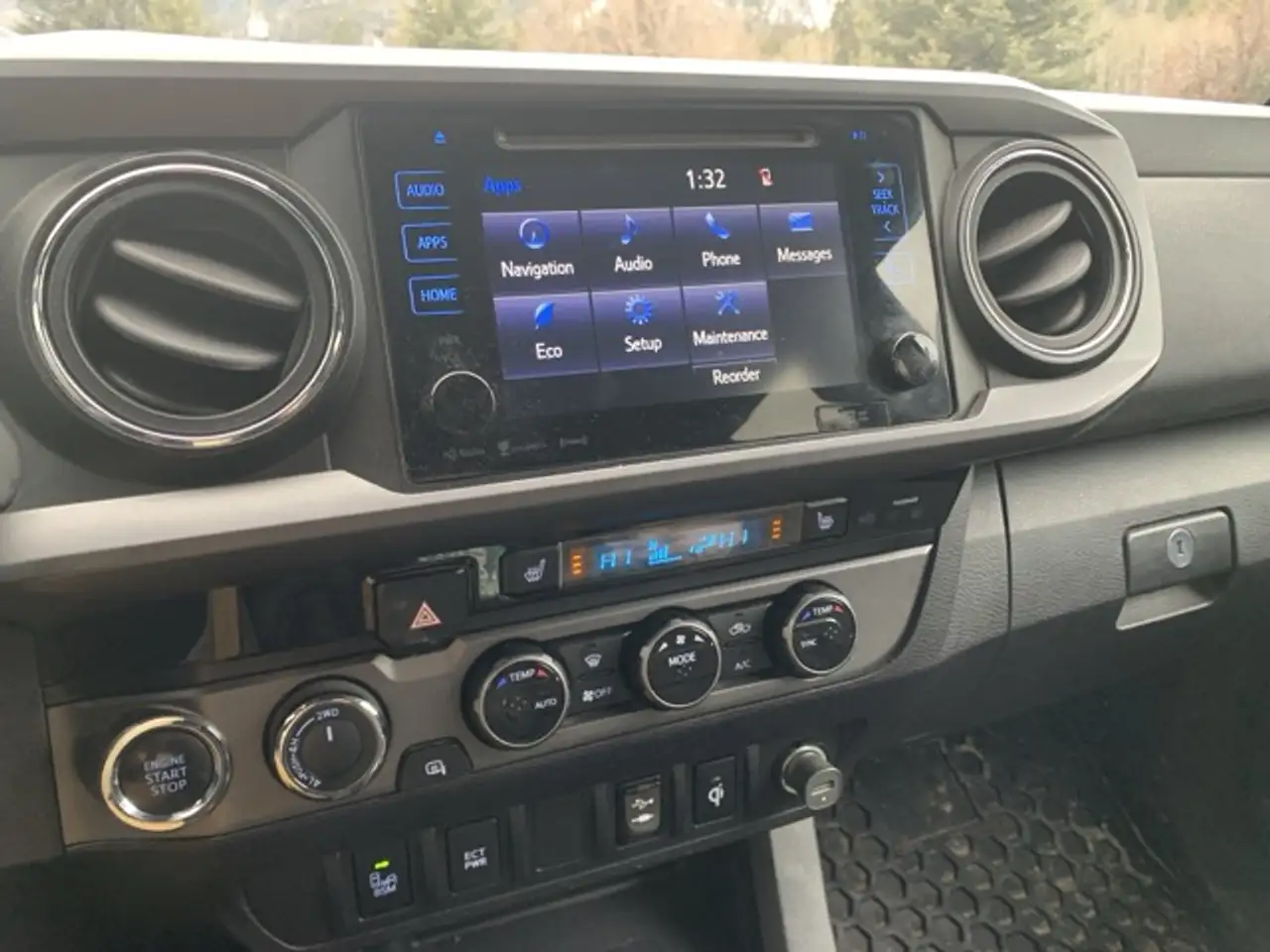 Toyota Tacoma снимка Toyota Tacoma