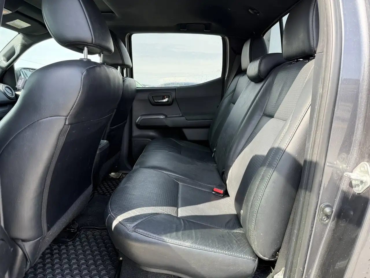 Toyota Tacoma снимка Toyota Tacoma