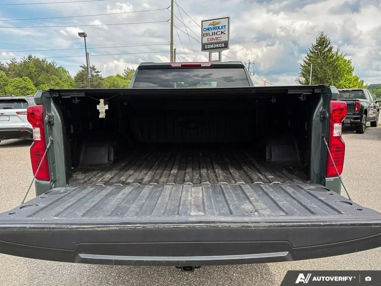 Chevrolet Silverado 1500 photo Chevrolet Silverado 1500