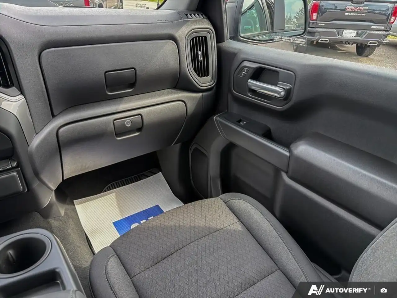 Chevrolet Silverado 1500 photo Chevrolet Silverado 1500
