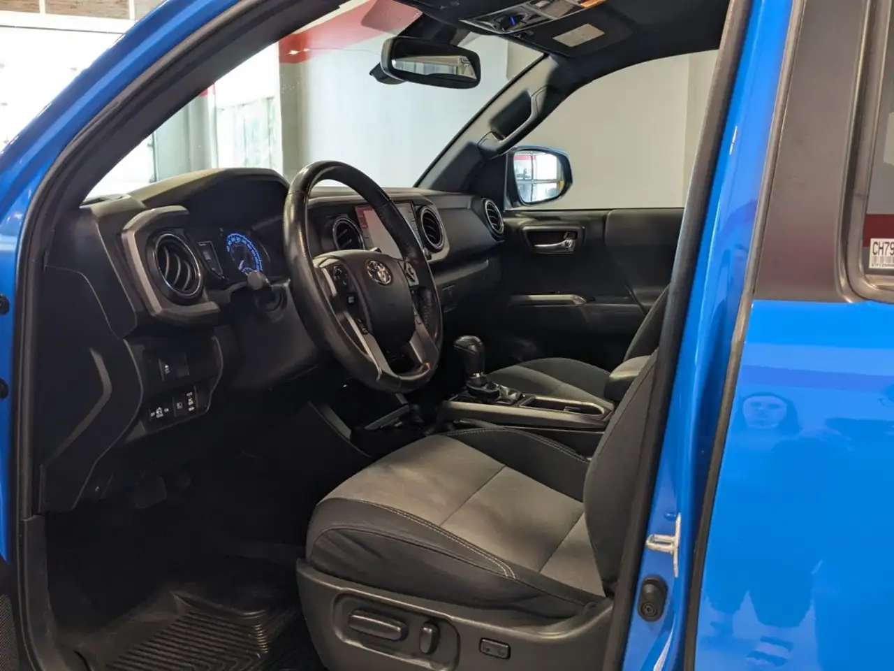 Toyota Tacoma снимка Toyota Tacoma
