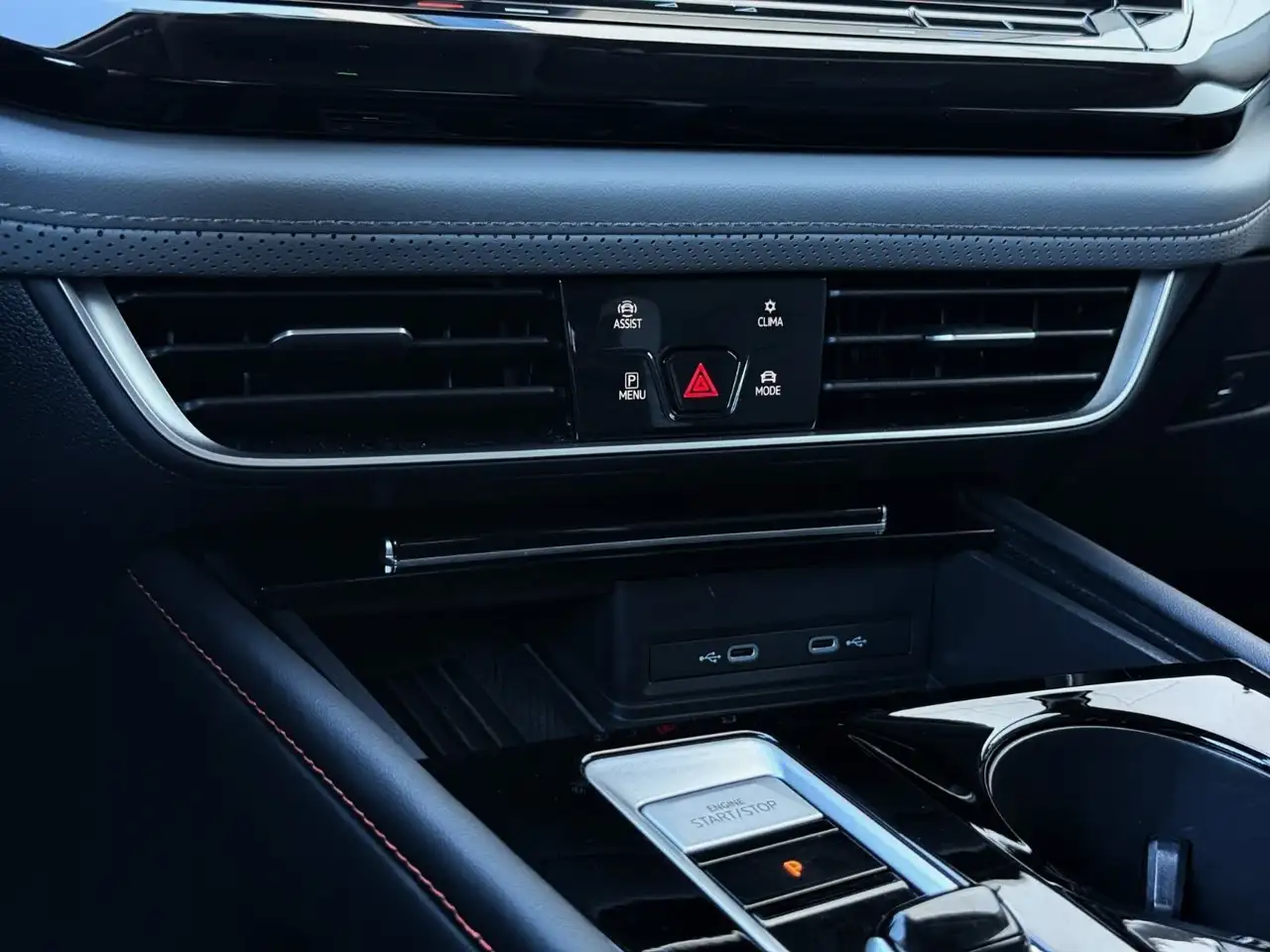 Volkswagen Atlas photo Volkswagen Atlas
