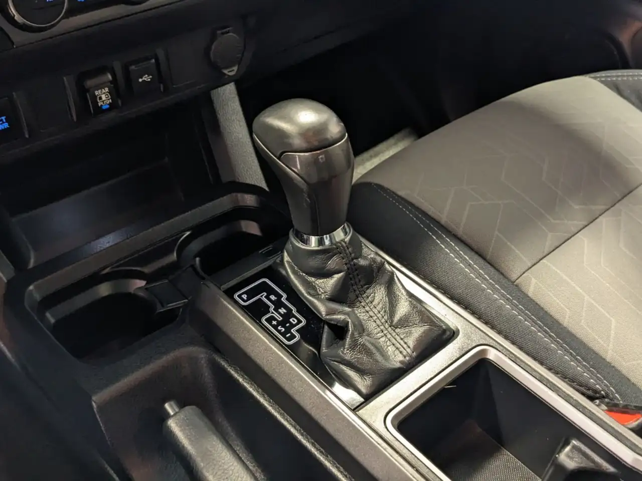 Toyota Tacoma снимка Toyota Tacoma