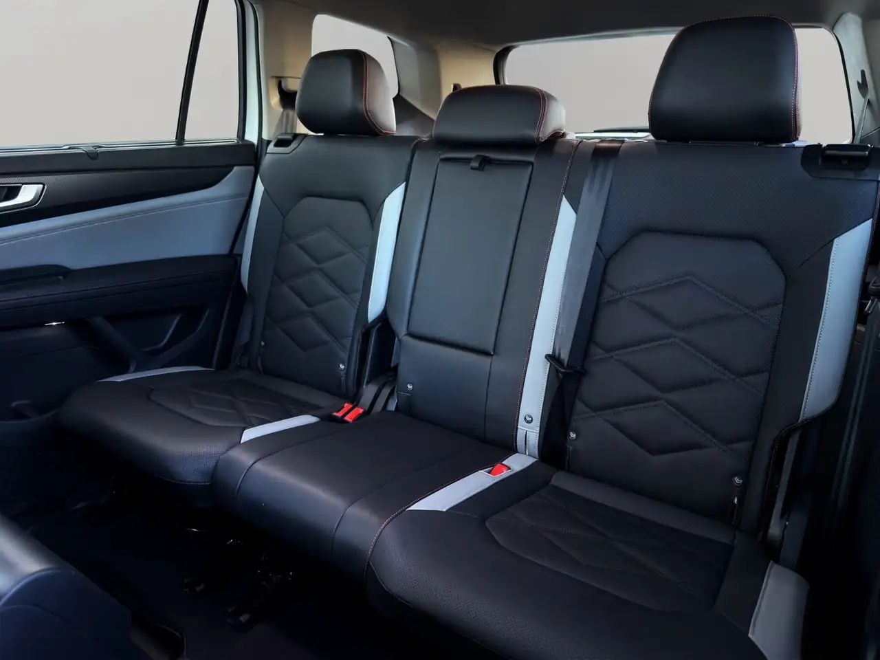 Volkswagen Atlas photo Volkswagen Atlas
