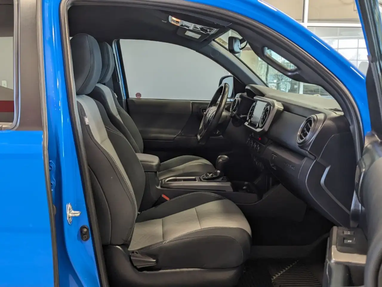 Toyota Tacoma снимка Toyota Tacoma