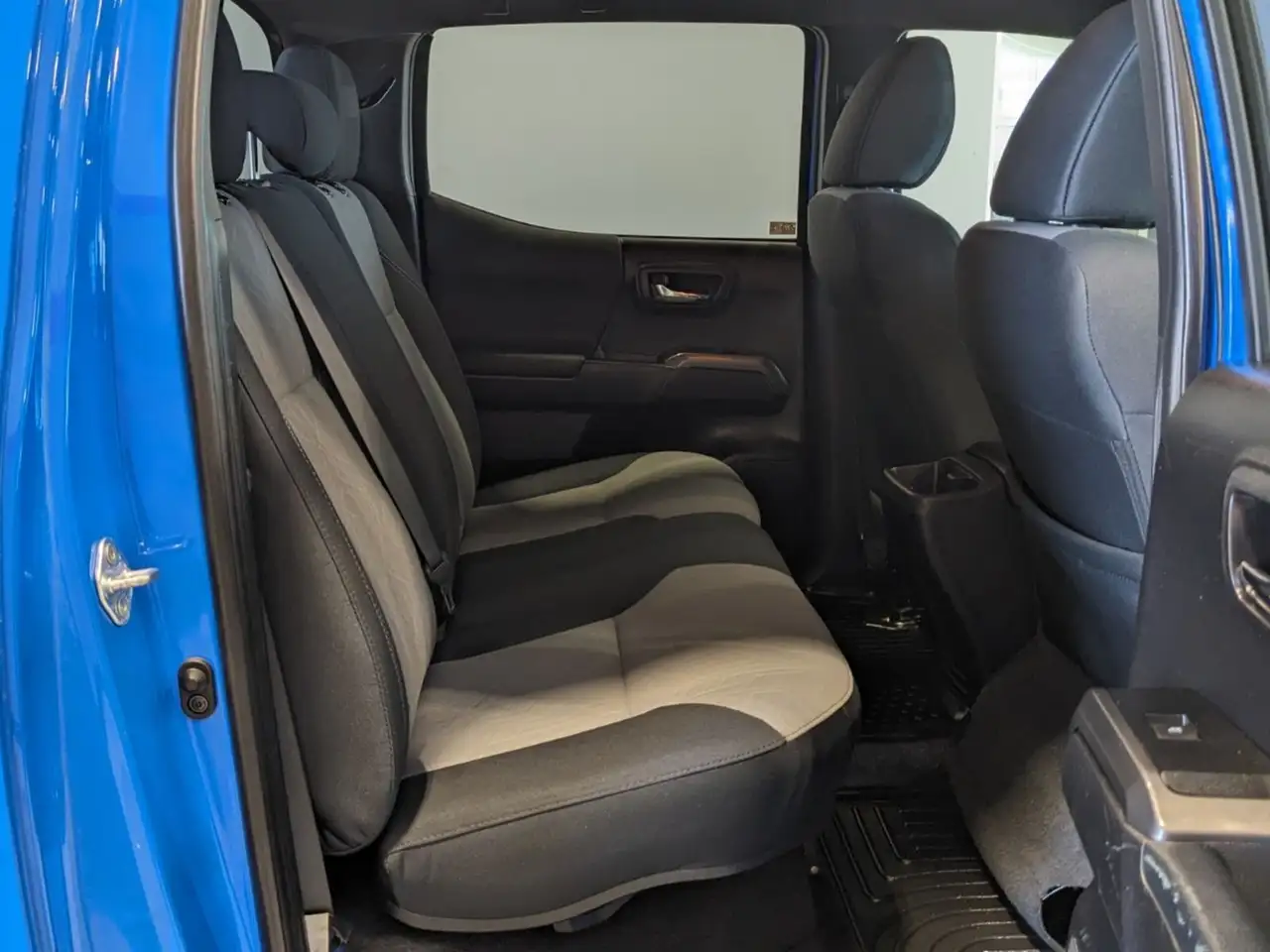 Toyota Tacoma снимка Toyota Tacoma