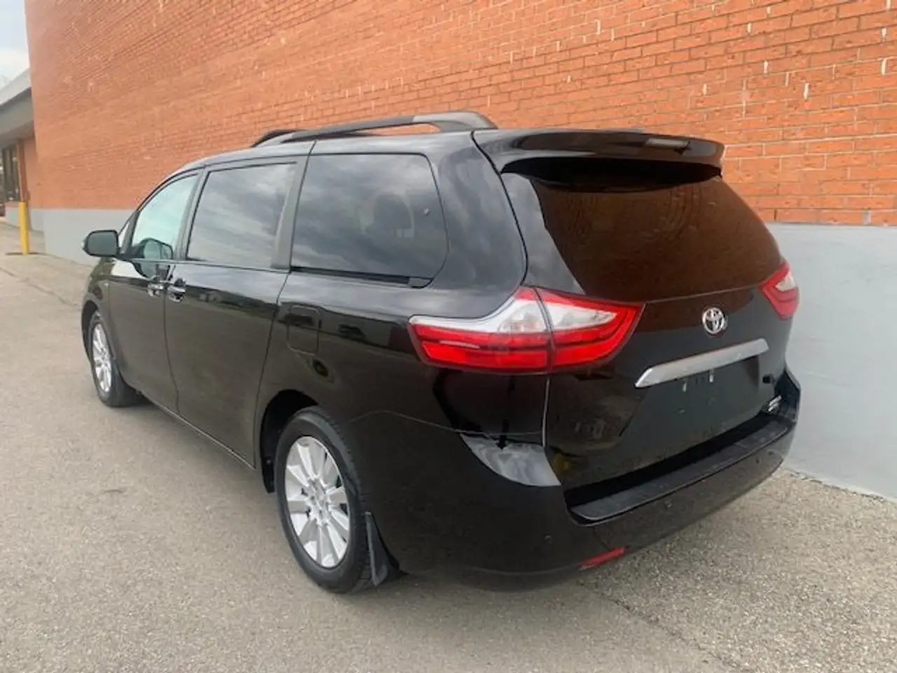 Toyota Sienna photo Toyota Sienna