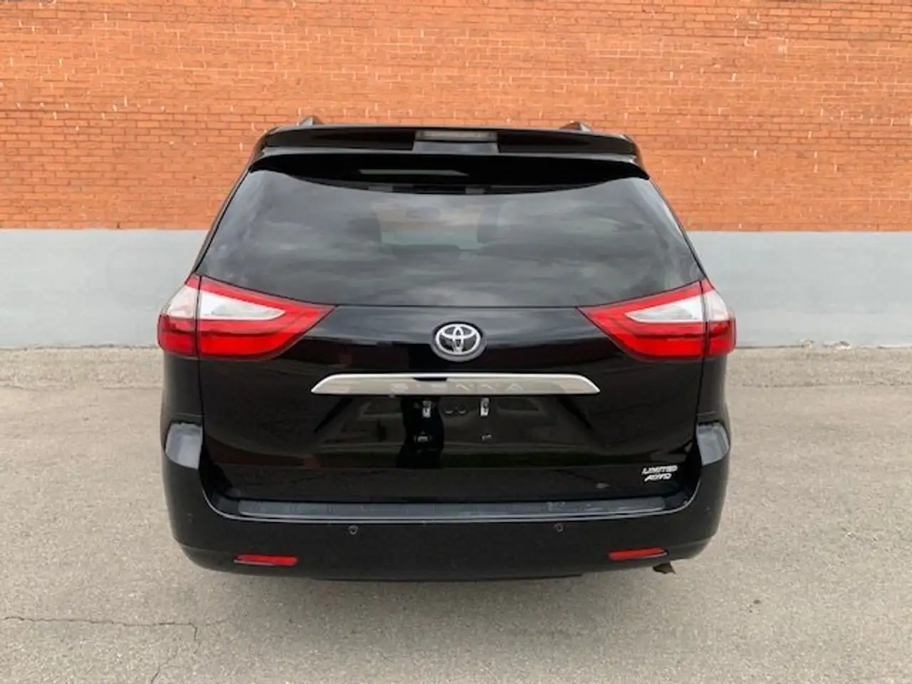 Toyota Sienna photo Toyota Sienna