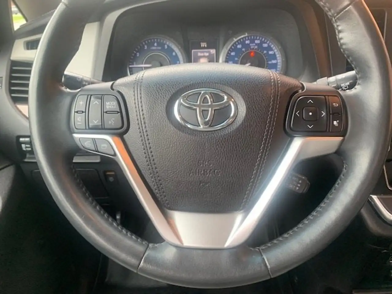 Toyota Sienna photo Toyota Sienna