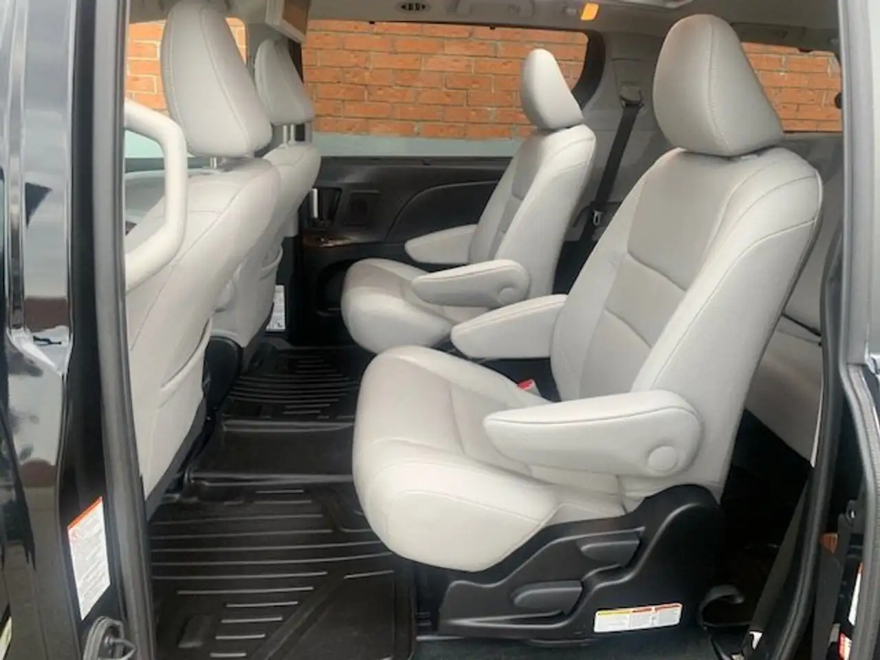 Toyota Sienna photo Toyota Sienna